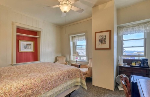 Stonington Hotel | Exceptional Harbor Views at The Roseway Inn on the Harbor