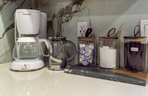 Greenfield House | Pet-Friendly Retreat at The Rosie Roots - 10/10 Guest Rated