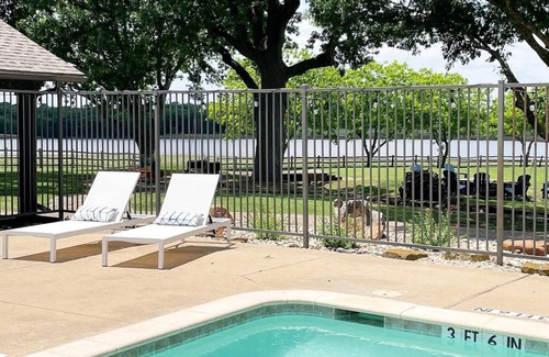 Grandview House | Discover The Rove at L5: Exceptional Stay with Pool & Spa