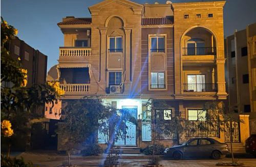 New Cairo Apartment | VIP Retreat: 4-Star Stay with Restaurant & Family-Friendly Amenities