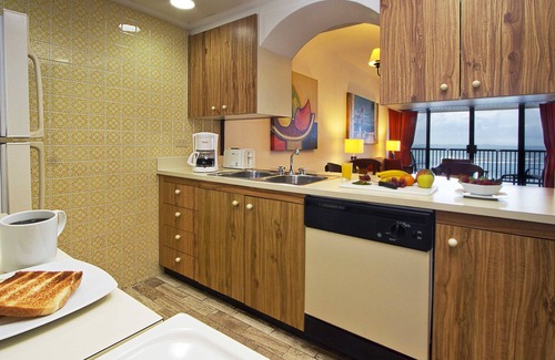 Zona Hotelera Resort | Relax at The Royal Cancun All Suites Resort - 4 Star Getaway