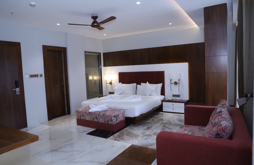 Gwalior Hotel | Discover Comfort at The Royal Class Hotel with Family Amenities