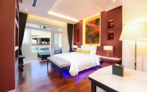 Siem Reap Hotel | Indulge in The Royal Family Suites at Memoire Palace Resort