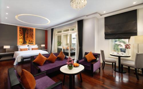 Siem Reap Hotel | Indulge in The Royal Family Suites at Memoire Palace Resort