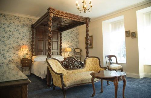 Barmouth Bed & Breakfast | Discover Comfort at The Royal - Ocean View & Pet Friendly