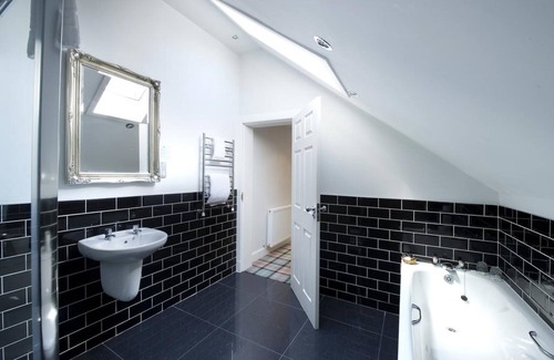 Perth Hotel | Elegant Stay at The Royal George Hotel with Pool & Dining