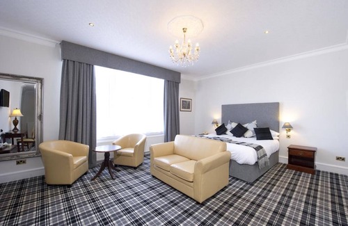 Perth Hotel | Elegant Stay at The Royal George Hotel with Pool & Dining