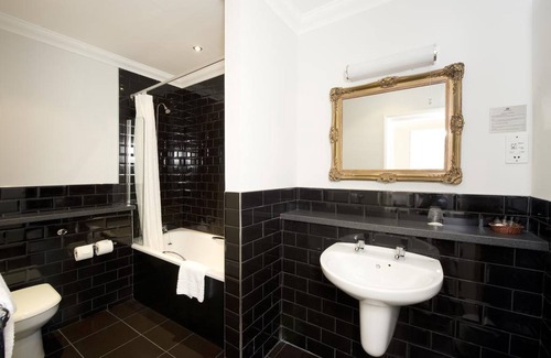 Perth Hotel | Elegant Stay at The Royal George Hotel with Pool & Dining