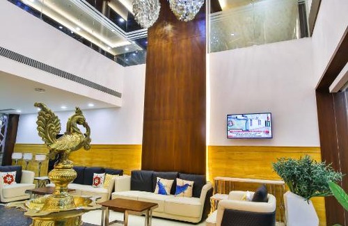 Karur Hotel | Explore The Royal Grand: Family-Friendly with Breakfast Included