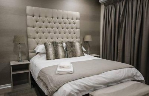 Klerksdorp House | Welcoming Royal Guest House: Breakfast & Kitchen Amenities