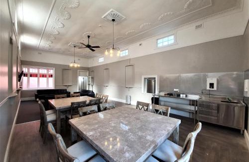 Muswellbrook Hotel | Discover The Royal Hotel: Family-Friendly with Breakfast