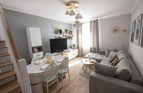 Hunedoara Apartment | The Royal House