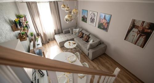 Hunedoara Apartment | The Royal House