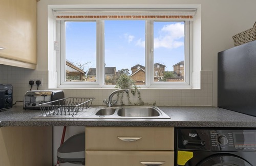 Peterborough House | Relax at The Royal Lakeview: Family-Friendly with Pool