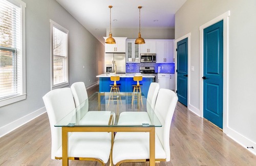 Pittsburgh House | Discover The Royal Luxe: Family-Friendly Near Downtown