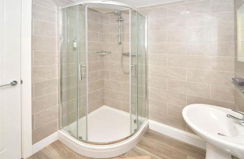 Biddulph House | Ideal Stay at The Royal Oak - Guest Rated 9/10 & Family-Friendly