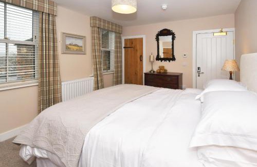 Biddulph House | Ideal Stay at The Royal Oak - Guest Rated 9/10 & Family-Friendly