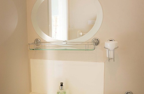 Cullen Hotel | Experience Comfort at The Royal Oak Hotel with Family-Friendly Amenities