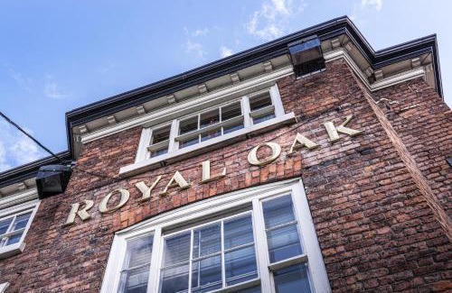 Kingswood Hotel | Discover The Royal Oak Hotel: 4-Star Stay in Welshpool