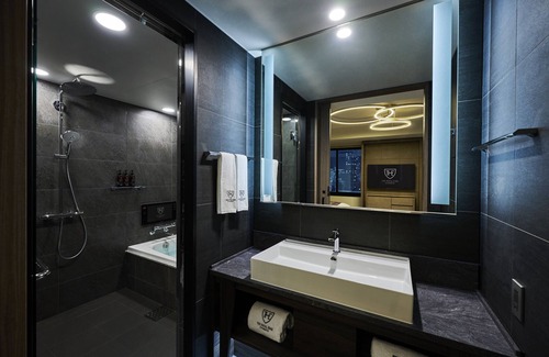 Kobe City Centre Hotel | Discover The Royal Park Canvas Kobe Sannomiya: 9.2/10 Stay
