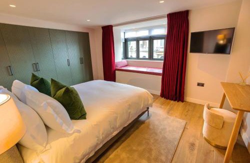 Ramsgate Apartment | Royal Suite at SoHot Stays with Harbor Views for Families