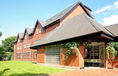 Rochdale Hotel | Discover The Royal Toby Hotel: Family-Friendly & Rated 8.6