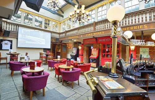 Dartford House | Discover The Royal Victoria and Bull Hotel: Family-Friendly Stay