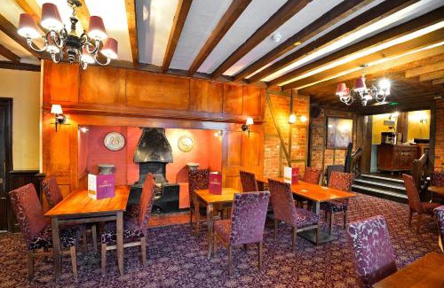 Dartford House | Discover The Royal Victoria and Bull Hotel: Family-Friendly Stay
