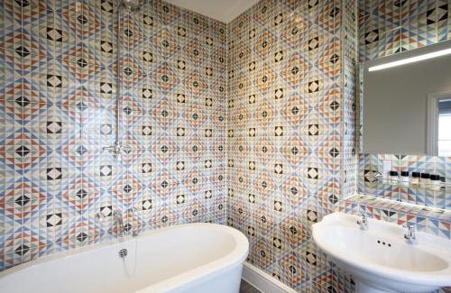 Royal Tunbridge Wells Hotel | Experience Comfort at The Royal Wells Hotel with Hot Tub