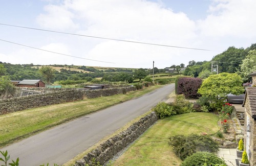 Dronfield Cottage | Discover The Rumblings 1: Family-Friendly & Pet Approved