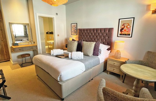 Littleton Hotel | Discover The Running Horse: Family-Friendly Retreat