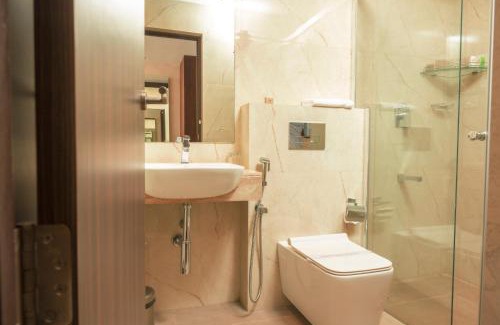 Nedumbassery Hotel | Discover The Runway Hotel: Family-Friendly & Accessible Stay