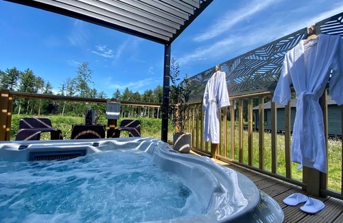 Ryther Apartment | Experience The Rushes at Hollicarrs Holiday Park - 10/10 Stay