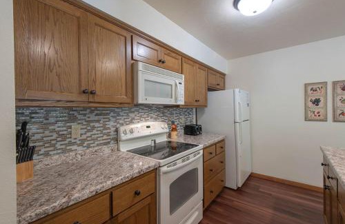 Baileys Harbor Apartment | Relax at The Rushes: 4-Star Family-Friendly Retreat