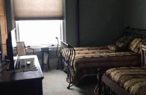 Towanda Bed & Breakfast | Charming Family Retreat at The Russell Victorian Inn