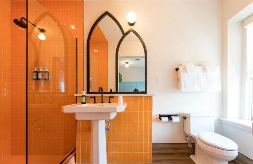 Historic Edgefield Hotel | Experience Comfort at The Russell - Rated 9.5/10!