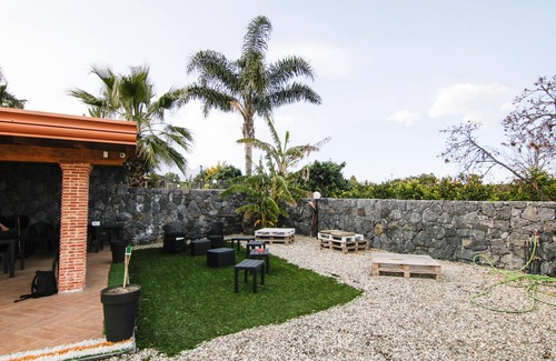Santa Tecla House | Charming Pozzillo House in Acireale with Shared Pool