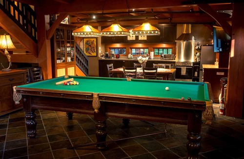 Regional District of Nanaimo House | Oceanfront Estate: Rustic Charm with Breathtaking Views