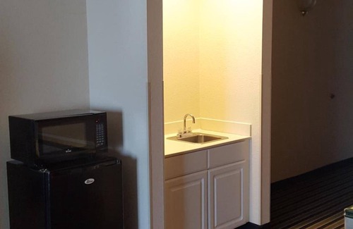Rutledge Hotel | Discover The Rutledge Inn: Family-Friendly with Pool Access