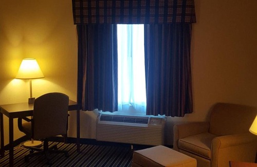 Rutledge Hotel | Discover The Rutledge Inn: Family-Friendly with Pool Access