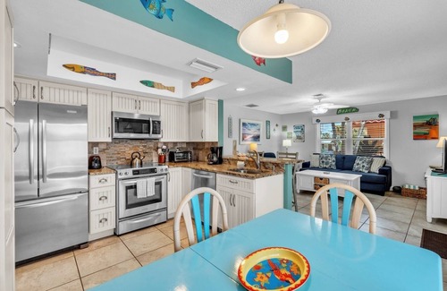 Holmes Beach House | Family-Friendly Ocean View Villa with Pool & Breakfast