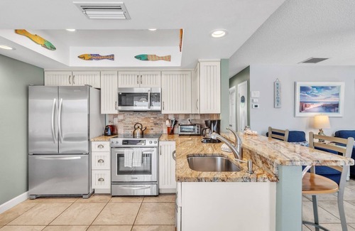 Holmes Beach House | Family-Friendly Ocean View Villa with Pool & Breakfast