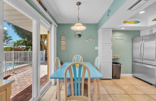 Holmes Beach House | Family-Friendly Ocean View Villa with Pool & Breakfast