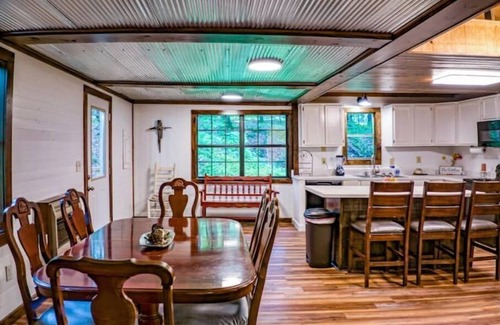 Oakland Cabin | Discover The Sac Au Lait Chalet: Spa & Family-Friendly Retreat