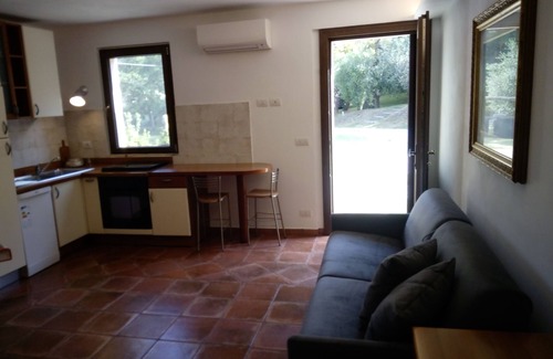 Monterubbiano Apartment | Experience The Saddlery: Two-Room Apartment with Ocean View
