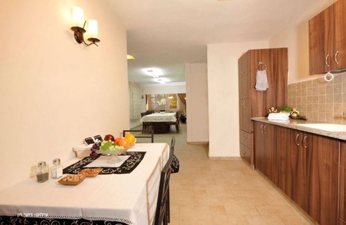 Safed House | Relax at The Safed Estate with a Heated Indoor Pool