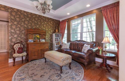 Adairsville Bed & Breakfast | Experience The Sage Cottage: Rated 10/10 with Great Amenities