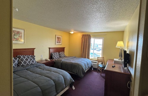 Muscatine Hotel | Comfortable Stay at The Sage Hotel with Breakfast Included