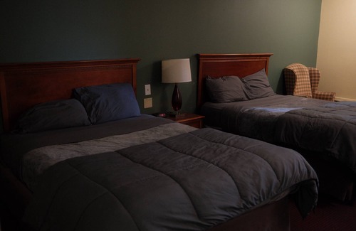Muscatine Hotel | Comfortable Stay at The Sage Hotel with Breakfast Included