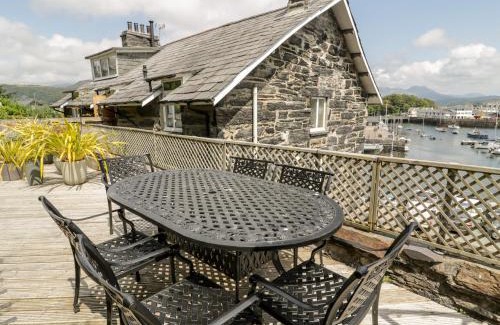 Borth-y-Gest Apartment | Ocean View Retreat at The Sail Loft - Guest Rated 10/10